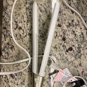 T3 SinglePass Straightening & Styling Iron - 1"